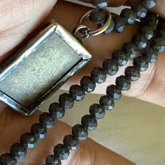 Buddha amulet black bead stretch necklace - Picture 5 of 6